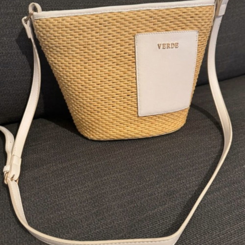 Verde straw crossbody bag like new, white and brown