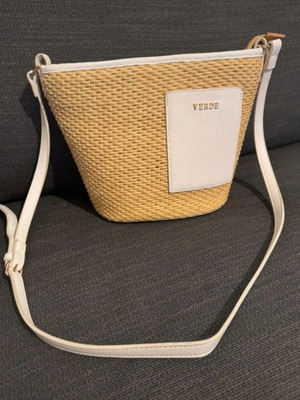 Verde straw crossbody bag like new, white and brown