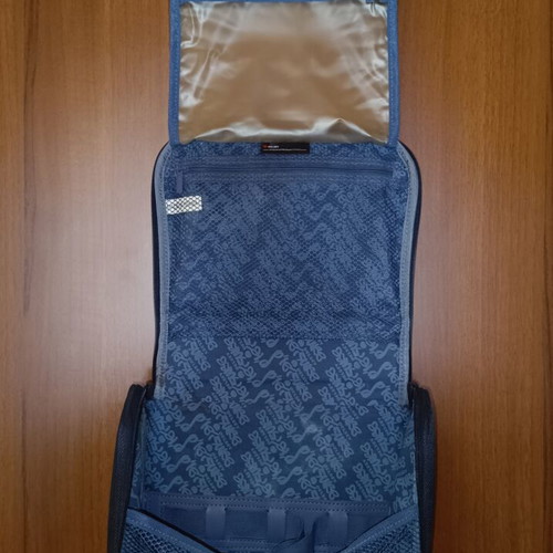 Delsey Paris folding hanging toiletry bag used, blue