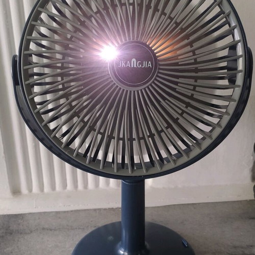 Rechargeable table fan with 4 speeds and light