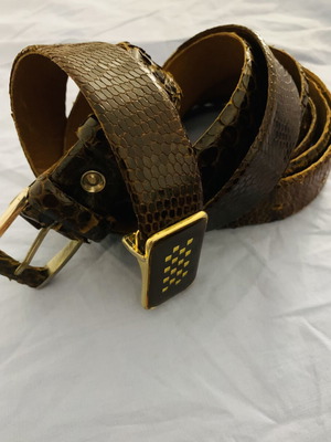 Legend Accessories men's leather belt premium made in Italy size 110 like new, brown