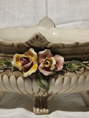 Porcelain container like new