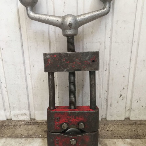 Pipe cutter used, functional