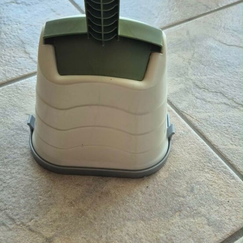 Hop In Savic cat litter box with scoop
