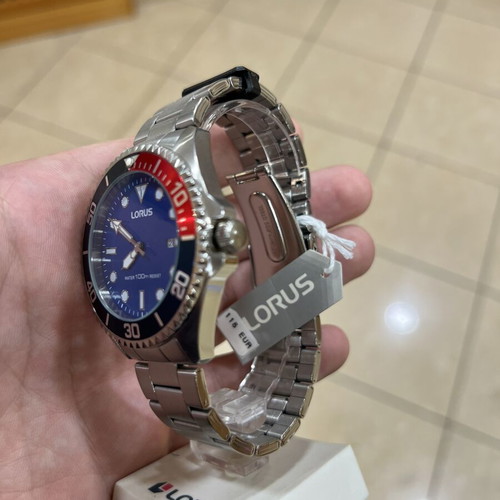 Lorus men's watch new with original seal