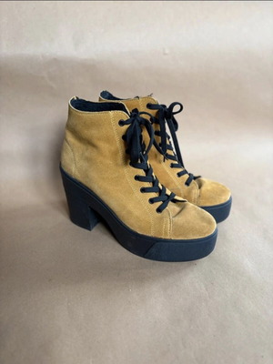 Topshop suede ankle boots like new, mustard with laces