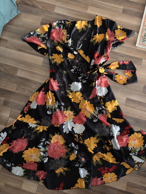 Dina wrap dress with autumn floral print, XXL