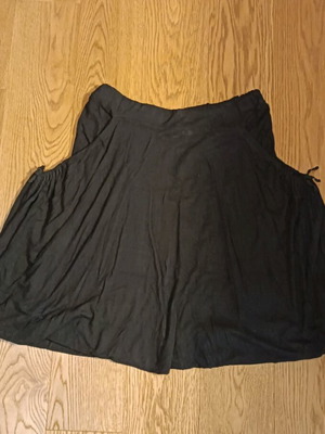 Makó balloon skirt like new, black, size M Jezebel
