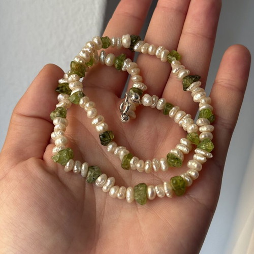 Pearl necklace with peridot and silver925 clasp like new