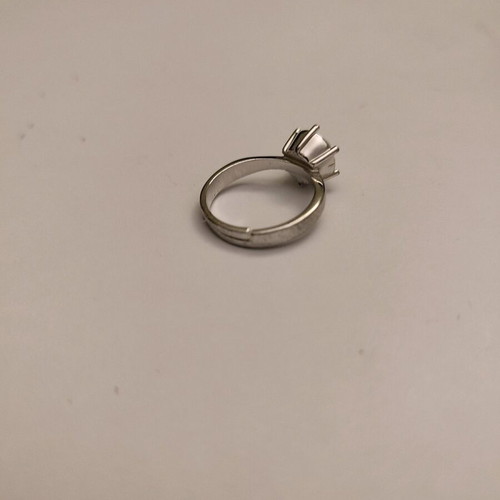 Solitaire ring with Swarovski element like new