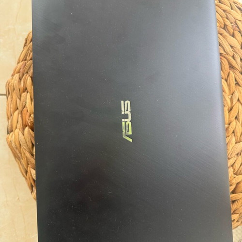 Asus Laptop 8GB 256GB Windows 10 like new
