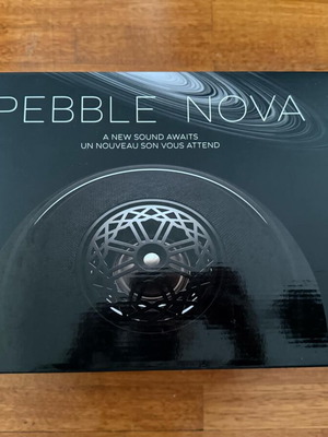 Creative Nova Pebble Premium Edition like new, unused