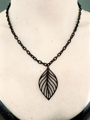 Leaf Total Black necklace, alternative pendant, VÅM Téchne