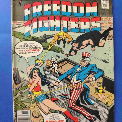 Freedom Fighters 4 comic used, Wonder Woman appearance