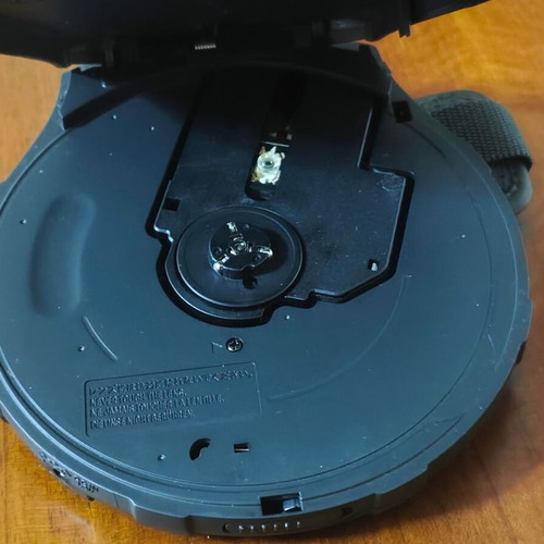 JVC XL-PG300 portable CD player used with Hyper-Bass and Anti-Shock