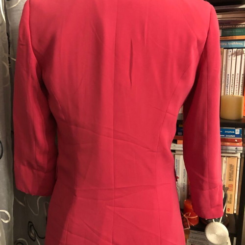 Women's fuchsia blazer like new with herringbone pattern and belt