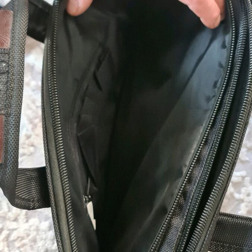 Ormi briefcase like new, hand and shoulder, black-brown