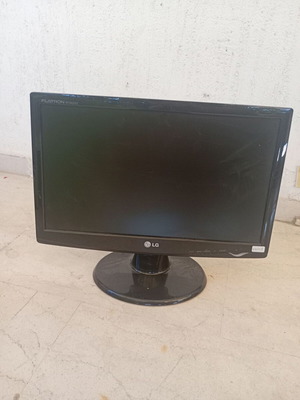LG 18-inch computer monitor