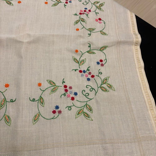 Vintage embroidered tablecloth 74x74 cm like new with flowers
