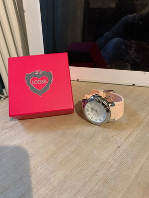 Loisir wristwatch women's like new, pink