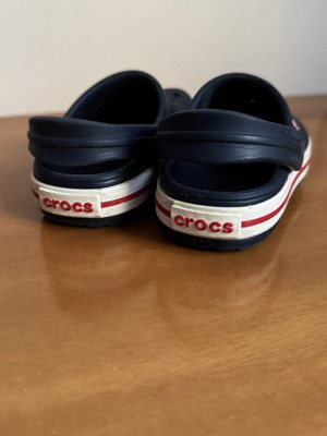 Crocs kids shoes size 6 (22-23), like new
