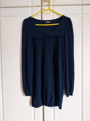 Paranoia dress winter elastic like new, blue