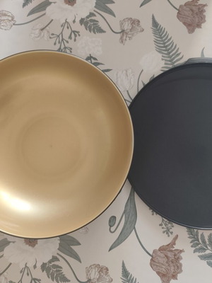 Allegra Tupperware Bowl 3.5L with Airtight Lid like new