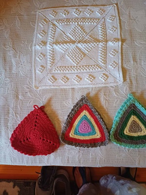 Lot of 3 handmade crochet pot holders and small square doily, retro