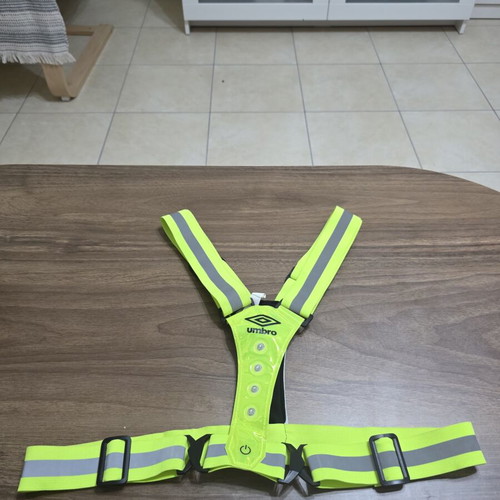 Umbro LED Reflective Waistcoat for Runners used