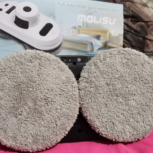 Window cleaning robot used with 12 microfiber cloths and remote control