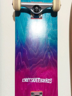 Complete skateboard οριακά καινούριο Enuff 8,125 με Independent Reynolds και Birdhouse 99a 53mm