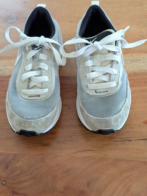 Nike athletic shoes size 31.5 used, white and gray