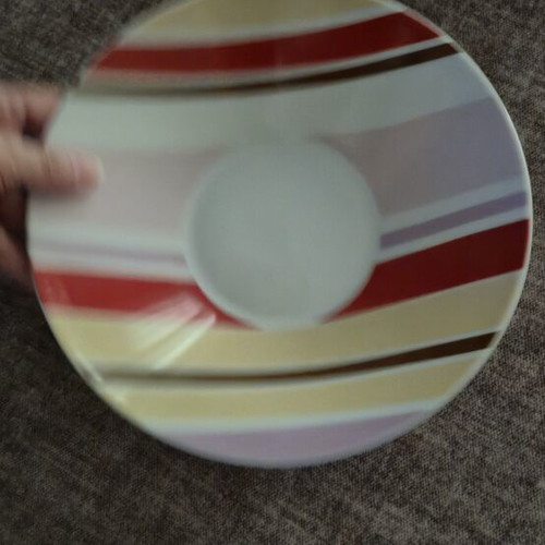 Set of 4 plates, 2 large platters and 2 deep salad bowls like new