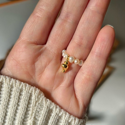 Fresh water pearl ring new with brass shell adjustable