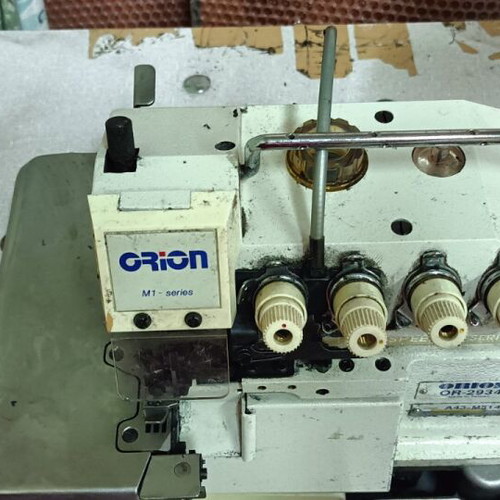 Four-thread overlock sewing machine with cutter used