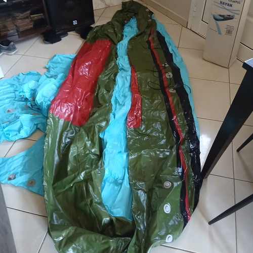 Inflatable kayak like new, max weight 160 kg, size 310 x 76 cm