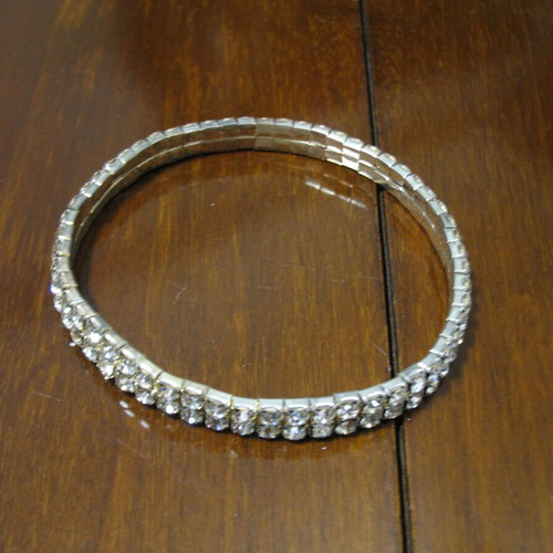 Elastic anklet with two rows of rhinestones and pearls