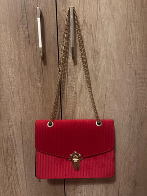 Red crossbody bag with gold details and chain new