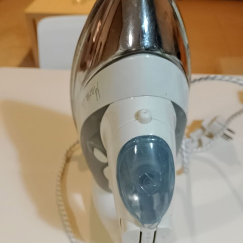 Maria Loi steam iron used, 2200W with self cleaning system