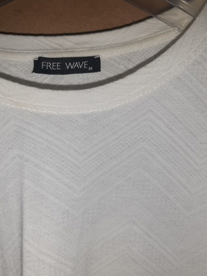 Free Wave men's blouse size M like new, white