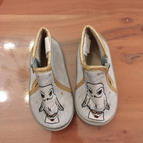 Baby slippers size 21 Harry Potter like new, beige with gold