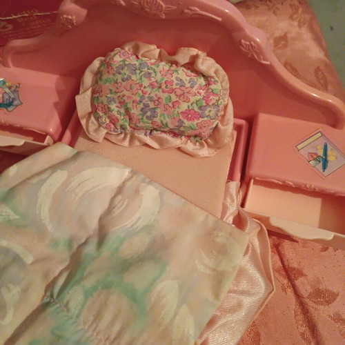 Barbie bedroom set used, vintage box