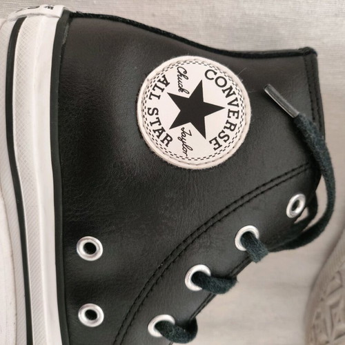 Converse All Star Chuck Taylor kids leather ankle boots as new, size 32