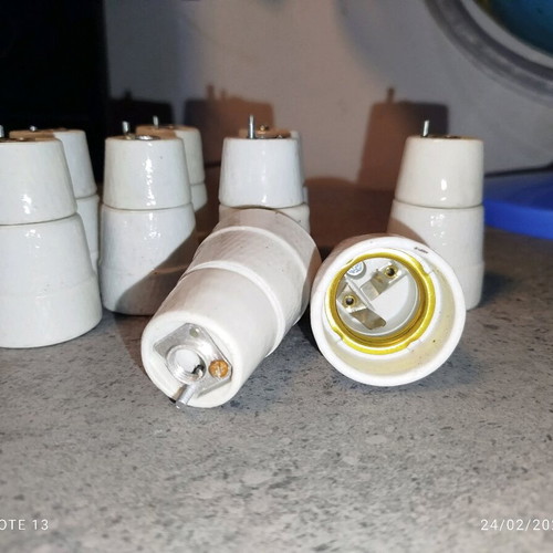 Porcelain E27 Socket New