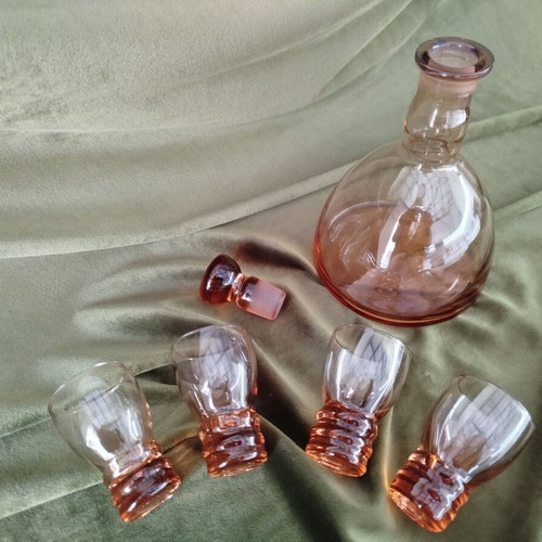 Vintage glass carafe with 4 glasses set like new