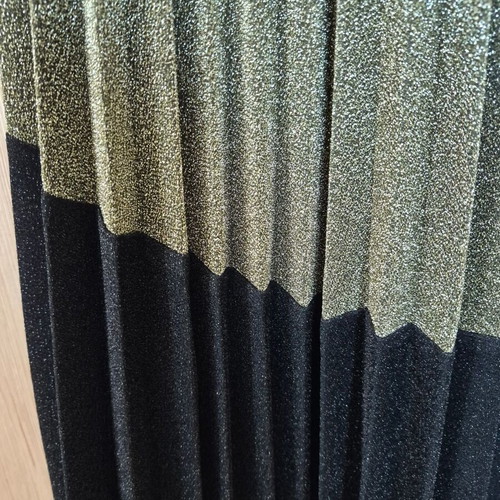 Metallic skirt in gold and black color like new size M