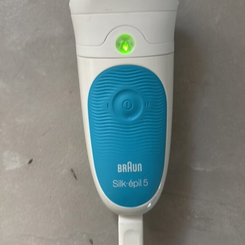 Braun Silk-épil 5 epilator with charger and accessories