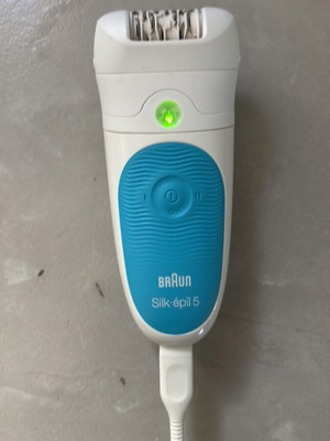 Braun Silk-épil 5 epilator with charger and accessories