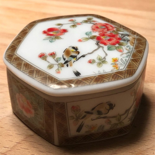 Vintage Japanese Porcelain Jewelry Box like new