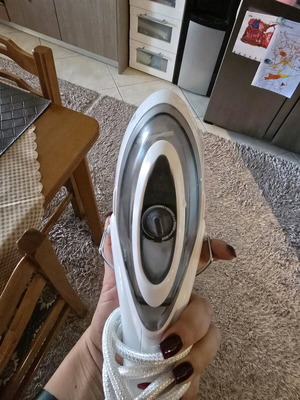 Handheld steam iron new, convenient for travel